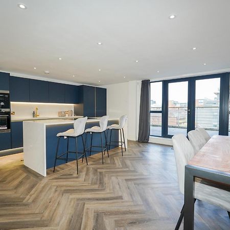 Luxury Two Bedroom City Centre Penthouse Liverpool Buitenkant foto