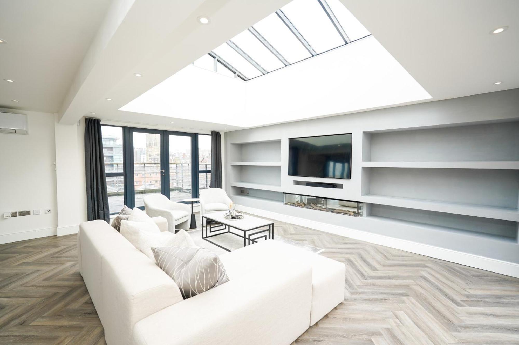 Luxury Two Bedroom City Centre Penthouse Liverpool Buitenkant foto