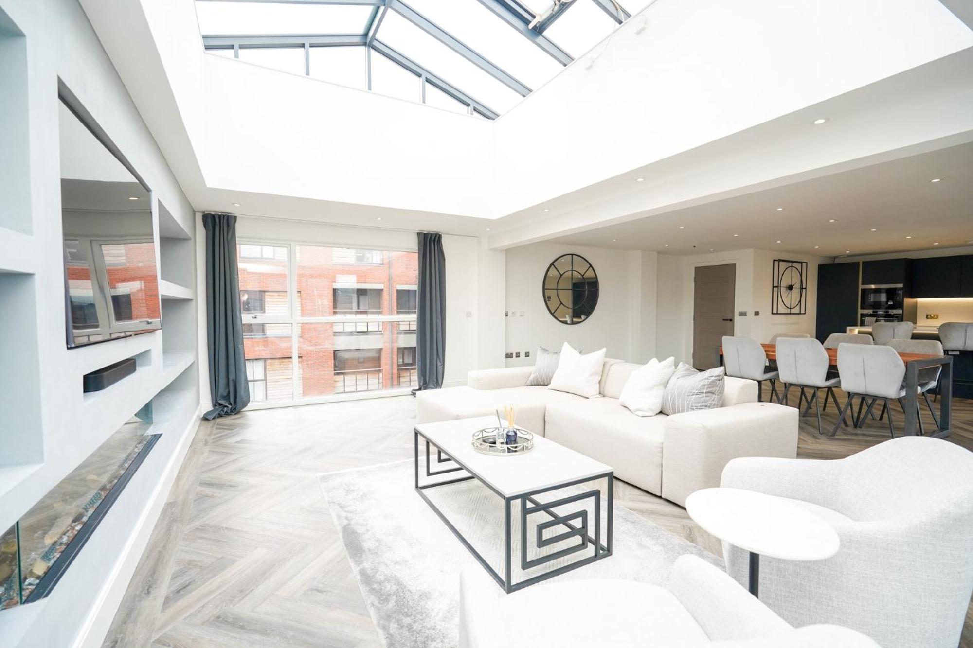 Luxury Two Bedroom City Centre Penthouse Liverpool Buitenkant foto