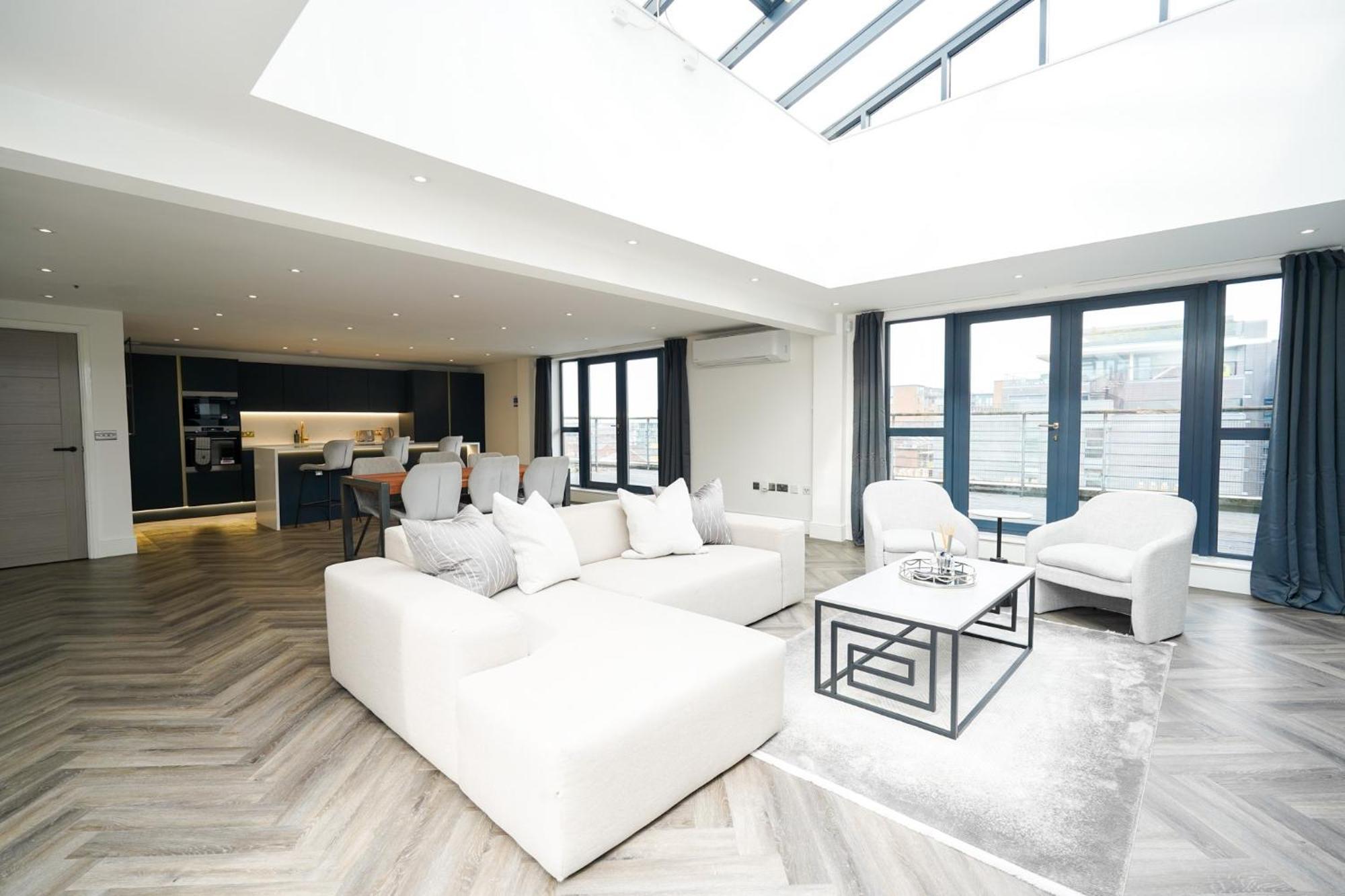 Luxury Two Bedroom City Centre Penthouse Liverpool Buitenkant foto