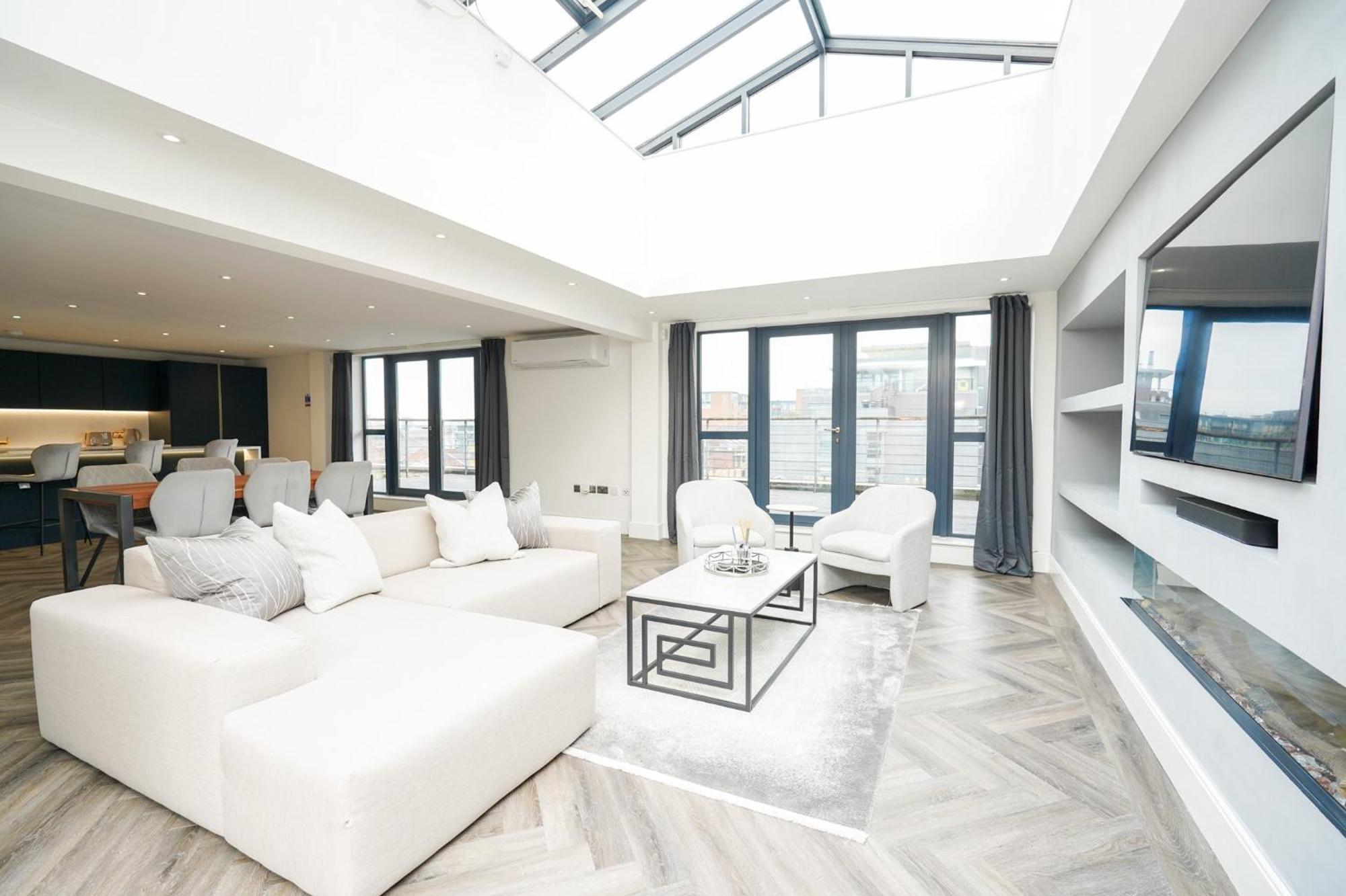 Luxury Two Bedroom City Centre Penthouse Liverpool Buitenkant foto